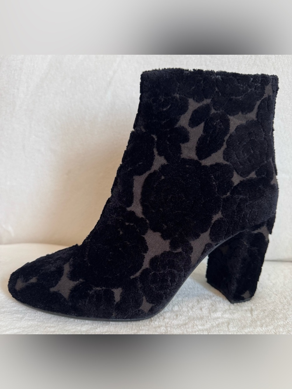 NEW Sundance Women’s Black Velvet Burnout
Floral Ankle Boots Size EU 39 US 8-8.5